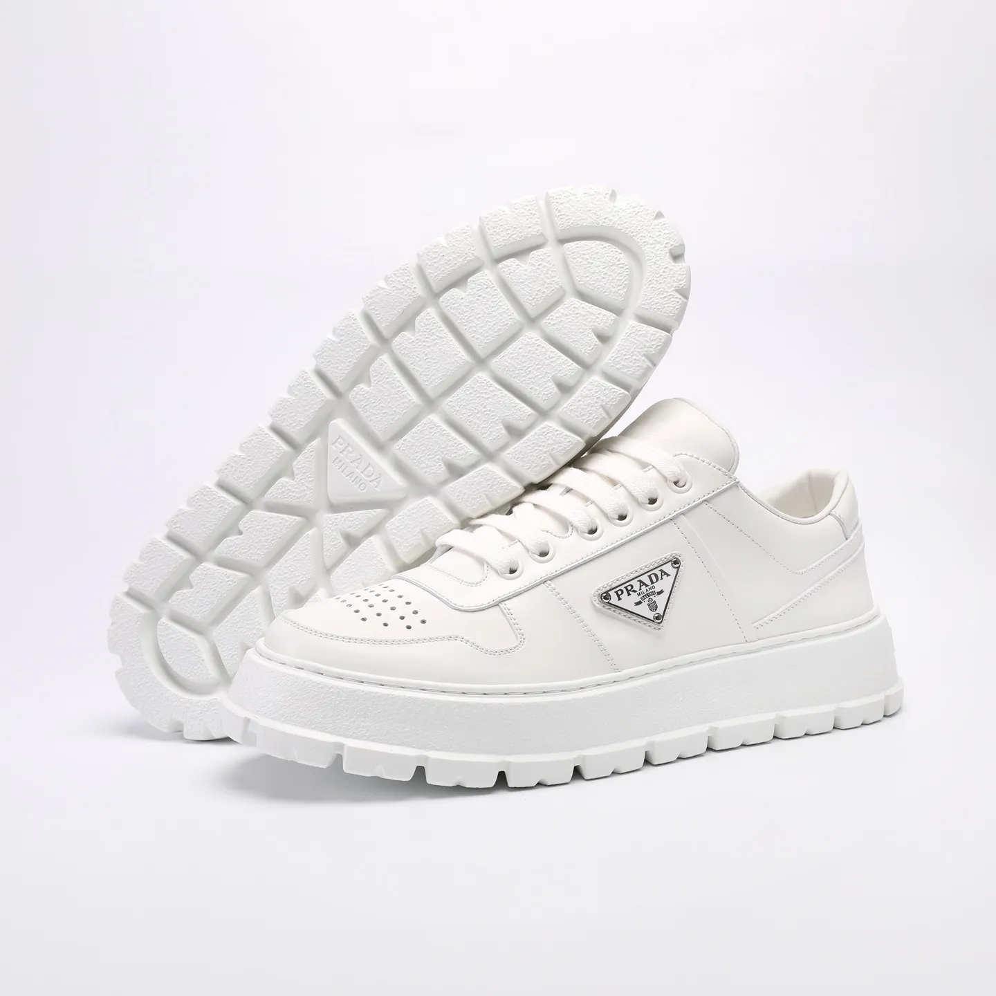 Batch 580 [PRADA] Men's shoes are popular in the counter, official website is synchronized, high-quality shipments. Fabric: original cowhide with snakeskin. Lining: cowhide foot pads + cowhide lining. Outsole: original foam sole. Size: 38-46